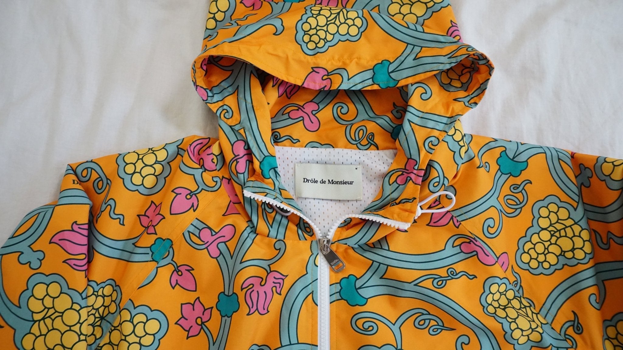 Chaqueta chubasquero Drôle de Monsieur de Poliester reciclado - CONEJO BLANCO VINTAGE