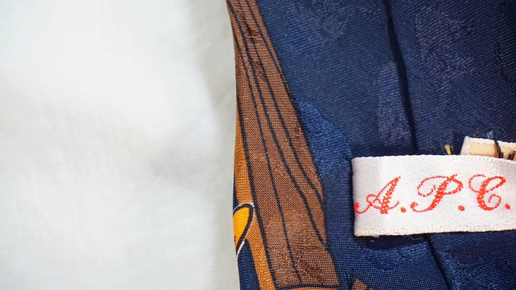 Corbata A.P.C. x Disney Looney Tunes - CONEJO BLANCO VINTAGE