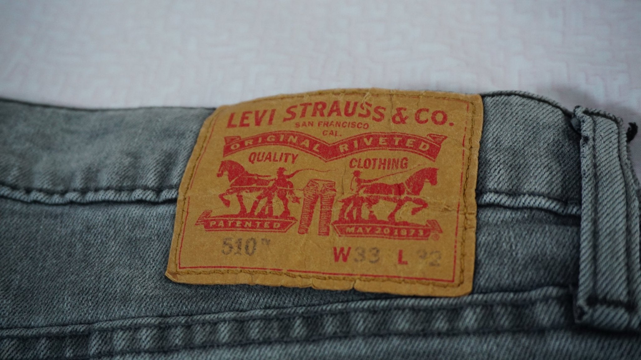 Pantalon vaquero pitillo Levis gris - CONEJO BLANCO VINTAGE