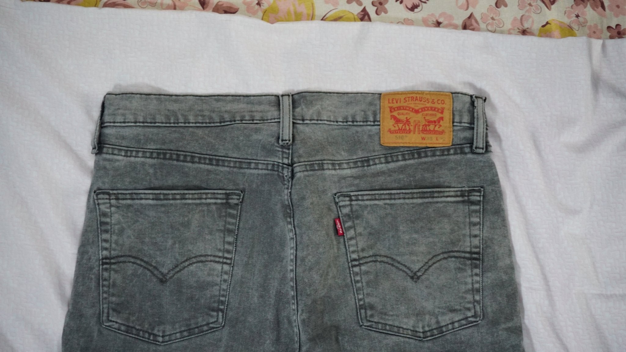 Pantalon vaquero pitillo Levis gris - CONEJO BLANCO VINTAGE